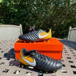 NIKE JR TIEMPO LIGERA IV FG 2 Youth Soccer Cleats